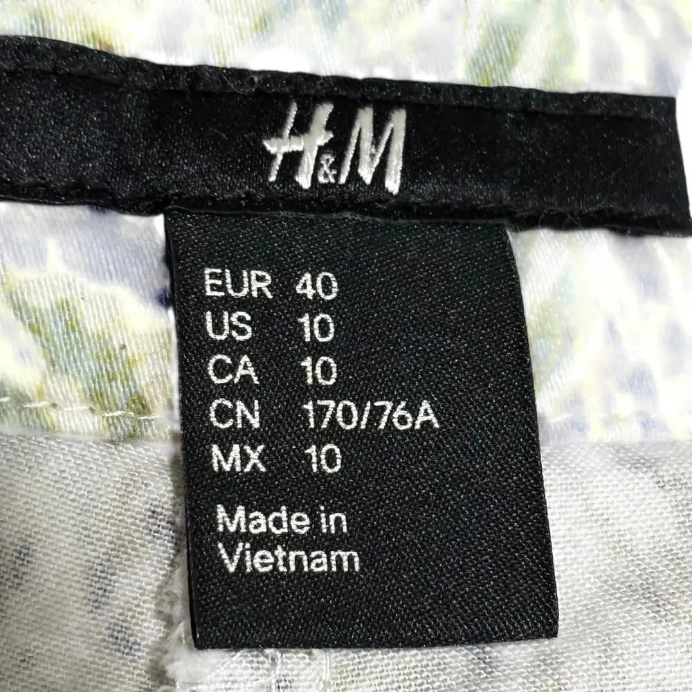 H&M cotton blend short shorts size 10 green gray abstract print pockets stretch